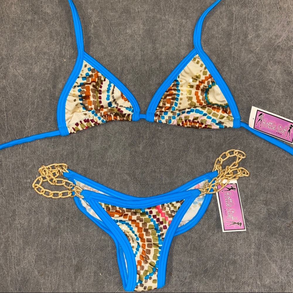Scrunch-butt sexy bikini with gold hardware